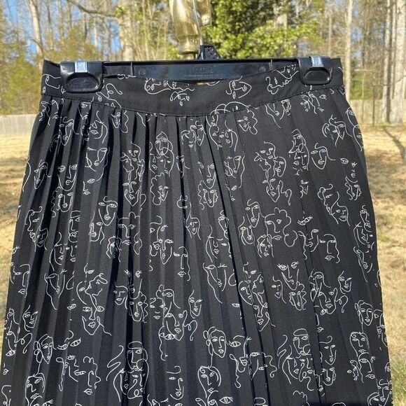 a new day Black Abstract Face Art Pleated A-Line Skirt - Picture 4 of 7